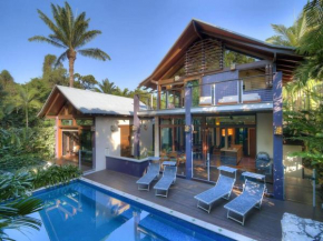 32 Beachfront Mirage - 4 Bedroom Luxury House